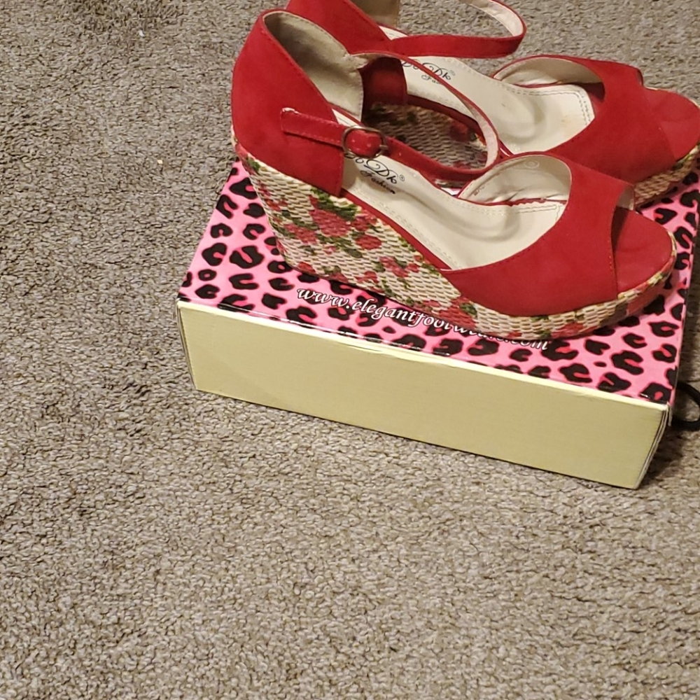 Shoes - Picture 4 of 4